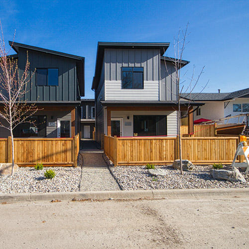 726 Coopland Crescent